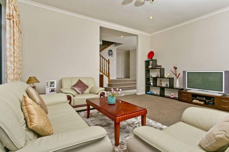 Photo of property in 13 Spoonbill Place, Unsworth Heights, Auckland, 0632