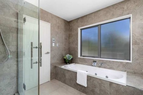 Photo of property in 29 Meteor Place, Schnapper Rock, Auckland, 0632