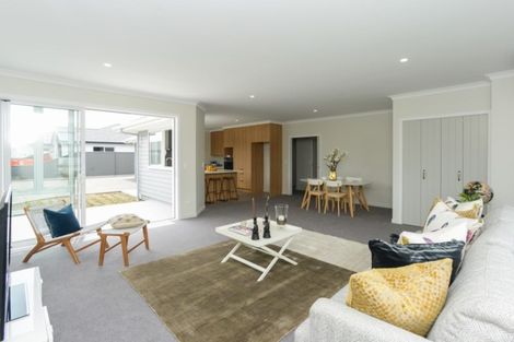 Photo of property in 16 West Place, Greenmeadows, Napier, 4112