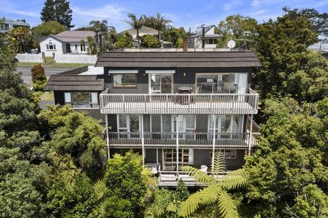 Photo of property in 53 Island Bay Road, Beach Haven, Auckland, 0626