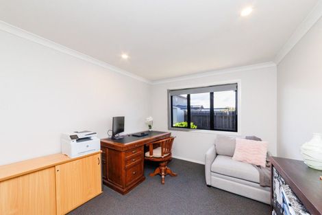 Photo of property in 25 Trump Place, Kelvin Grove, Palmerston North, 4414