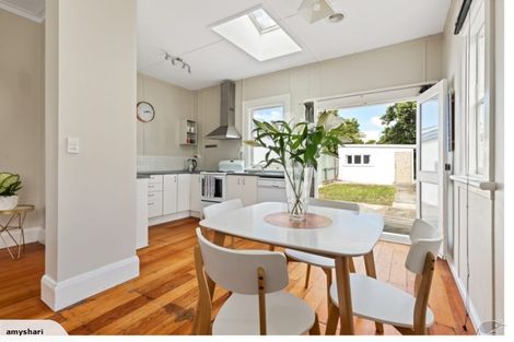 Photo of property in 119 Apu Crescent, Lyall Bay, Wellington, 6022