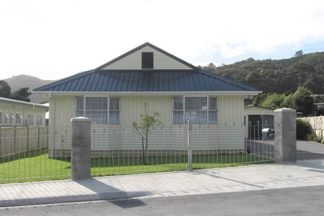 Photo of property in 22 Helvetia Grove, Naenae, Lower Hutt, 5011