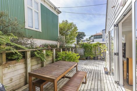 Photo of property in 30a Cleveland Street, Brooklyn, Wellington, 6021