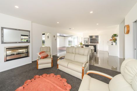 Photo of property in 175 Pacific Drive, Fitzherbert, Palmerston North, 4410