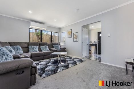 Photo of property in 54 Etherton Drive, Weymouth, Auckland, 2103