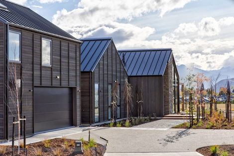 Photo of property in 16 Mccaw Mews, Wanaka, 9305