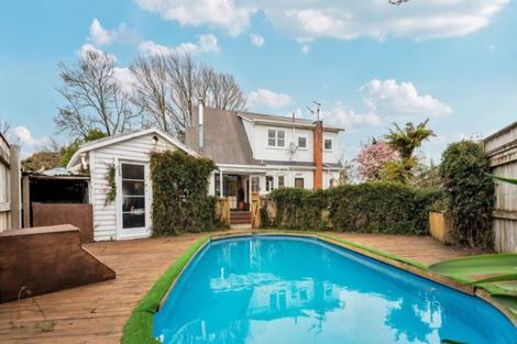 Photo of property in 6 Montgomery Terrace, Hokowhitu, Palmerston North, 4410