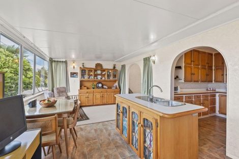 Photo of property in 31 De Luen Avenue, Tindalls Beach, Whangaparaoa, 0930