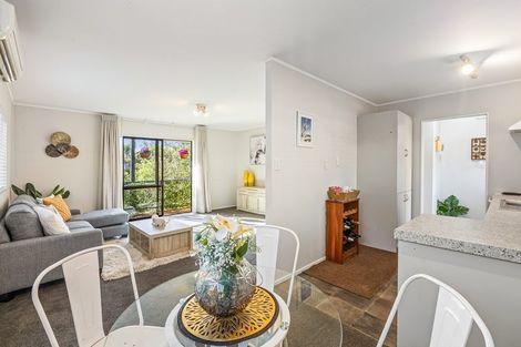 Photo of property in 3/39 Fairmount Road, Titirangi, Auckland, 0604