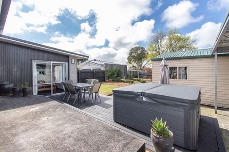 Photo of property in 6 Kowhai Street, Inglewood, 4330