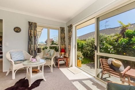 Photo of property in 8 Balmerino Grove, Waikanae, 5036