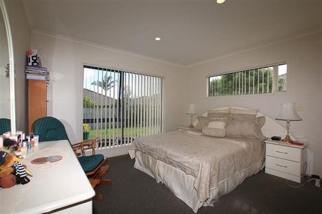 Photo of property in 15 Toledo Avenue, Henderson, Auckland, 0612