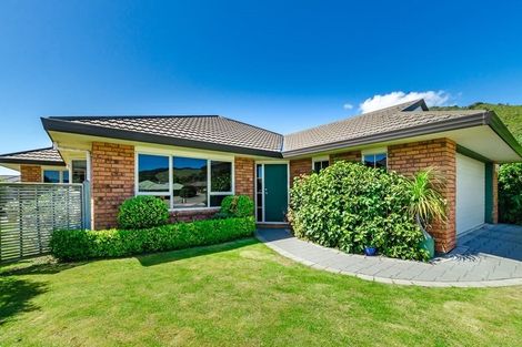 Photo of property in 8 Balmerino Grove, Waikanae, 5036