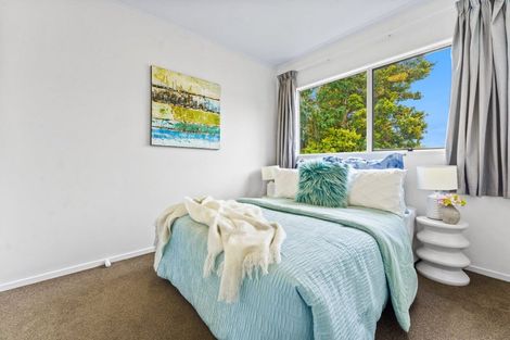 Photo of property in 1/307a Wairau Road, Totara Vale, Auckland, 0627