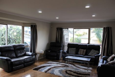 Photo of property in 15 Chieftain Rise, Goodwood Heights, Auckland, 2105