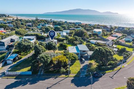 Photo of property in 49 William Street, Waikanae Beach, Waikanae, 5036