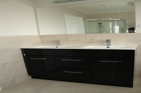 Photo of property in 123 Sandspit Road, Shelly Park, Auckland, 2014