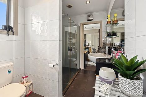 Photo of property in 38 Aikmans Road, Merivale, Christchurch, 8014