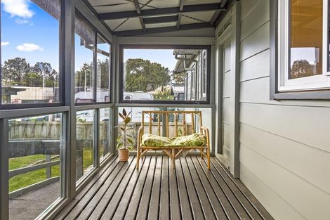 Photo of property in 2 Rere Place, Parakai, 0830