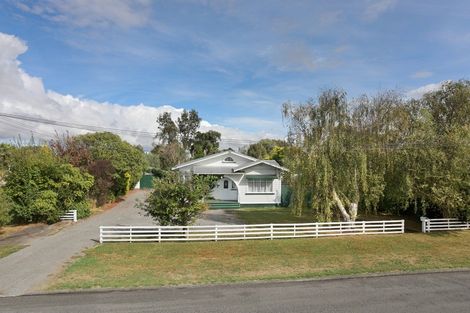 Photo of property in 16 Lyon Street, Marton, 4710