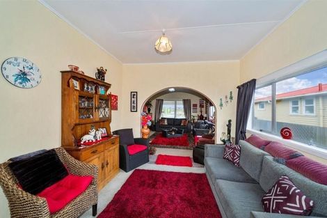 Photo of property in 288 South Road, Hawera, 4610