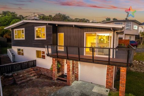 Photo of property in 239 Dowse Drive, Maungaraki, Lower Hutt, 5010