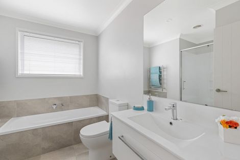 Photo of property in 24 Te Kio Crescent, Papamoa Beach, Papamoa, 3118