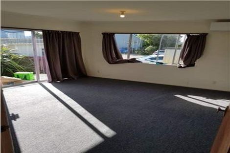 Photo of property in 25a Chetwode Grove, Newlands, Wellington, 6037