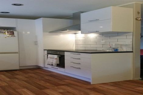 Photo of property in 2/5 September Place, Forrest Hill, Auckland, 0620