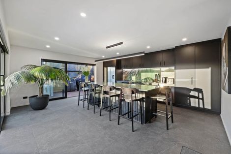 Photo of property in 2 Somerville Road, Shelly Park, Auckland, 2014