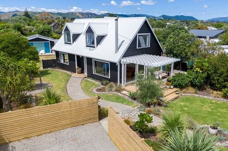 Photo of property in 16 Ngapaki Street, Waikanae Beach, Waikanae, 5036