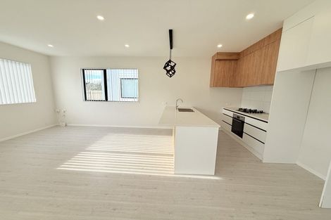 Photo of property in 127 Oreil Avenue, West Harbour, Auckland, 0618