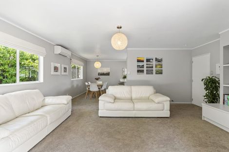 Photo of property in 6 Mallard Place, Unsworth Heights, Auckland, 0632