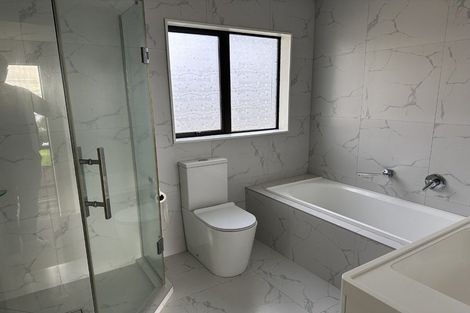 Photo of property in 3b Crystal Avenue, Glendene, Auckland, 0602