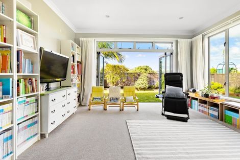 Photo of property in 7n Clearwater Cove, West Harbour, Auckland, 0618