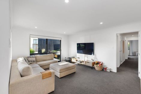 Photo of property in 6 Tarara Lane, Kumeu, 0810