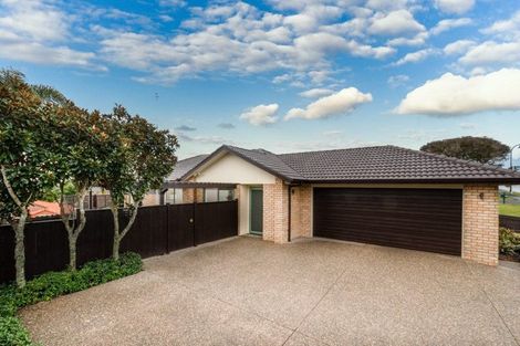 Photo of property in 32 Rush Creek Drive, Westgate, Auckland, 0614