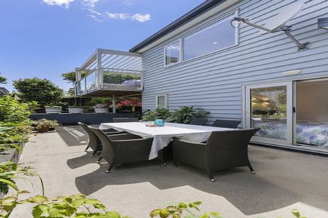 Photo of property in 2/46 Sunset Road, Unsworth Heights, Auckland, 0632