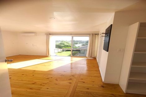 Photo of property in 165 Don Buck Road, Massey, Auckland, 0614