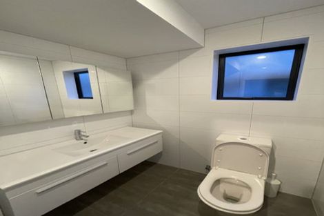 Photo of property in 2/10 Silver Moon Road, Albany Heights, Auckland, 0632