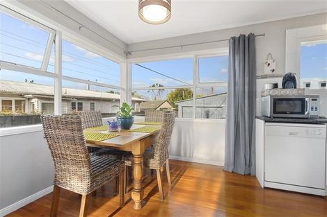 Photo of property in 82 Glengarry Road, Glen Eden, Auckland, 0602