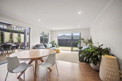 Photo of property in 12 Porokaiwhiri Avenue, Helensville, 0800