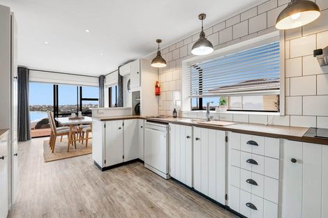 Photo of property in 93 Stanmore Bay Road, Stanmore Bay, Whangaparaoa, 0932