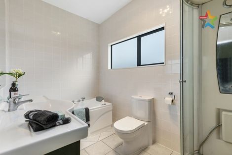 Photo of property in 31 Summit Road, Fairfield, Lower Hutt, 5011