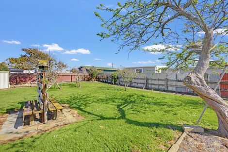 Photo of property in 24 Linklater Avenue, Foxton Beach, Foxton, 4815