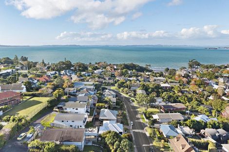 Photo of property in 2/9 Colmar Road, Mellons Bay, Auckland, 2014