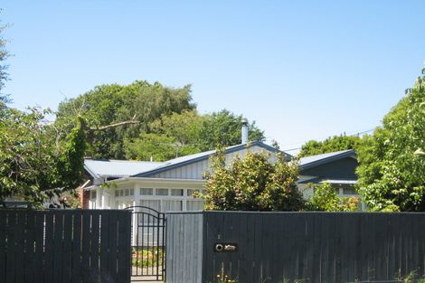 Photo of property in 2 Aylmer Street, Somerfield, Christchurch, 8024