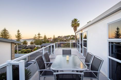 Photo of property in 11 Ellangowan Road, Waiake, Auckland, 0630