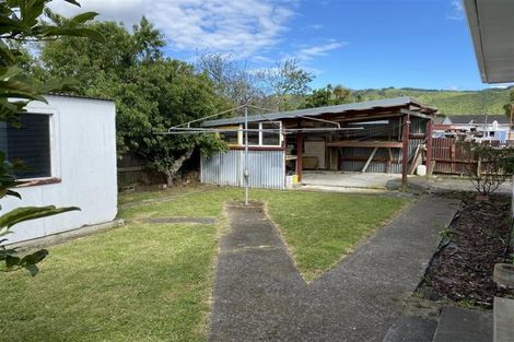 Photo of property in 16 Moeraki Road, Maoribank, Upper Hutt, 5018
